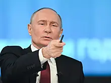 Журналист рассказал, как на прямой линии помог Путину развернуть знамя