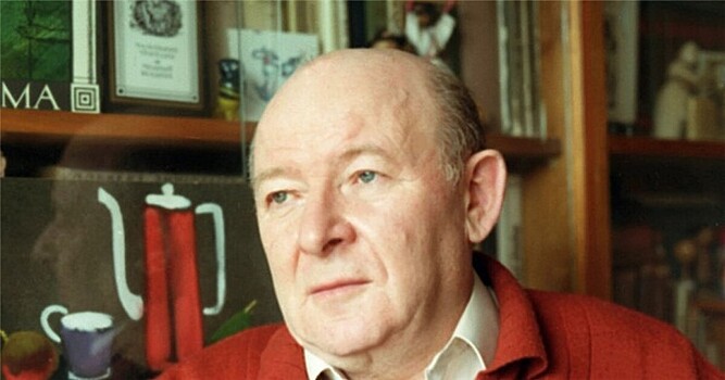 Поэт Константин Ваншенкин поздравляет бойцов и офицеров Воздушно-десантных войск