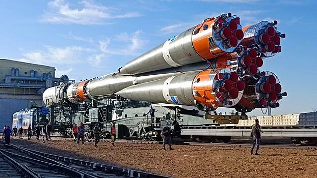 Ракету "Союз" с кораблем "Прогресс МС-24" вывезли на стартовый стол Байконура