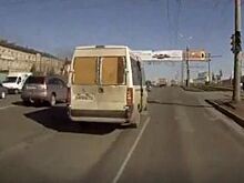 Маршрутка с фанерой вместо стёкол возмутила челябинцев