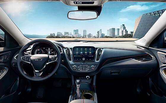 В России появился новый седан крупнее и дешевле Камри: сколько он стоит?