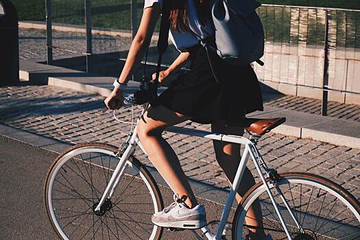Гинеколог: беременным на велосипеде нельзя ездить при раннем токсикозе