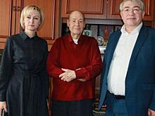 В Железногорске ветеран Александр Потапов отмечает 98-летие