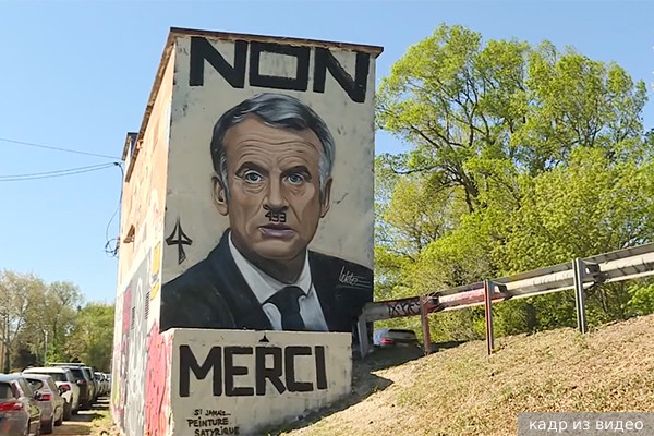 Франция бурлит из-за сатирического рисунка, высмеющего Макрона