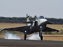 Истребитель совместного производства Saab и Embraer соверщил первый полет над Бразилией