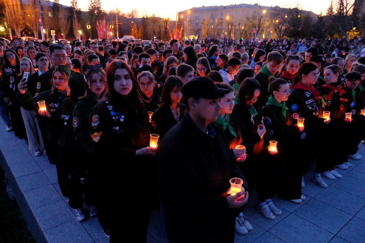Новосибирцы почтили память павших в Великой Отечественной войне акцией «Свеча памяти»