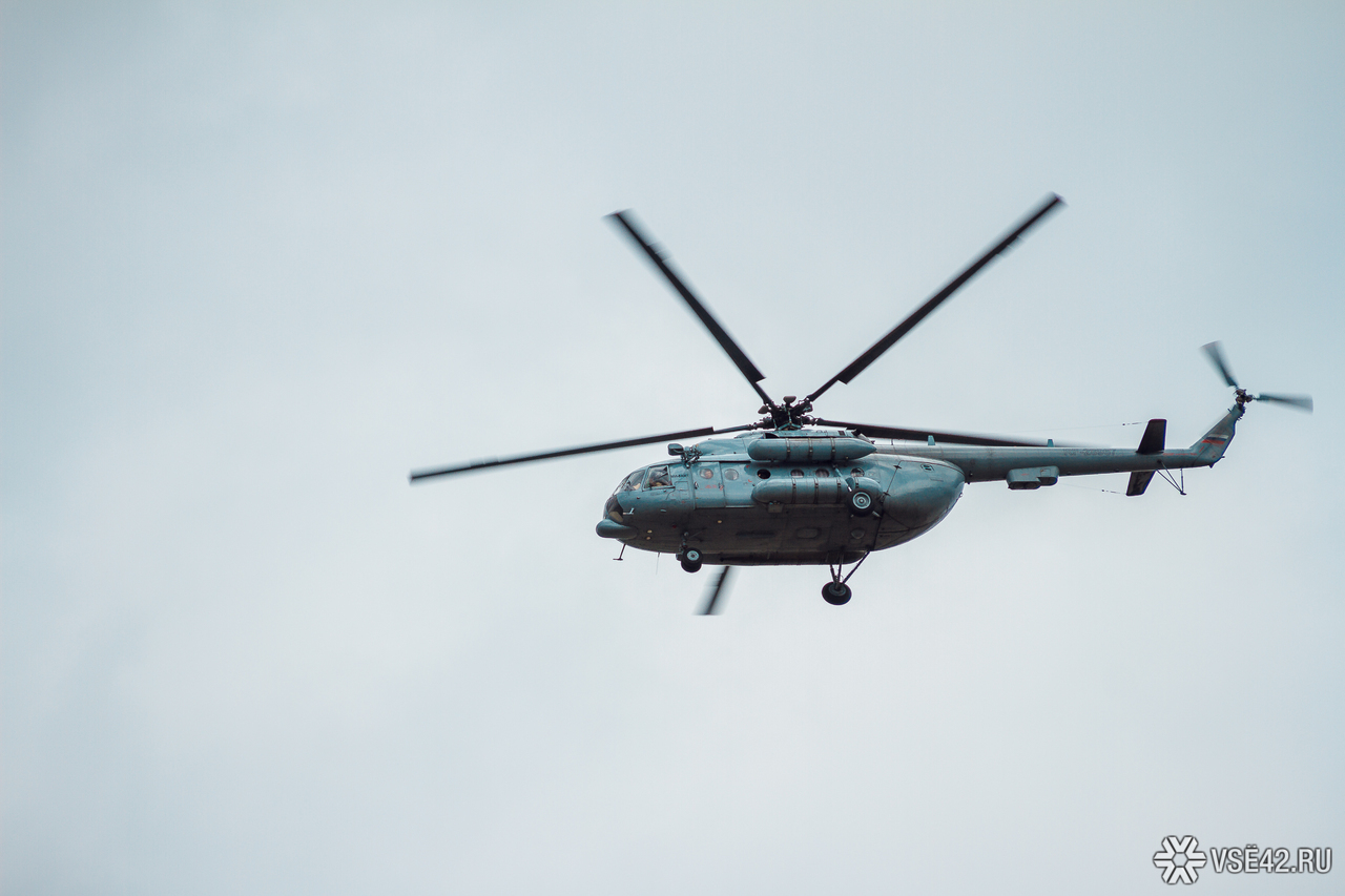 Спасатели эвакуировали туристов на вертолете после смертельного схода лавины на Камчатке