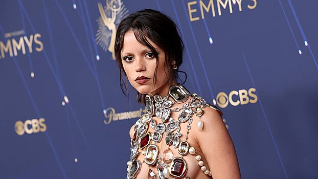 Раскрыт вес откровенного топа Дженны Ортеги