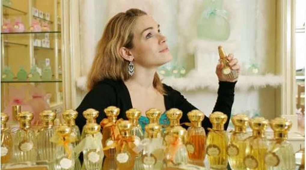 Подобрать нужный запах духов тоже довольно сложно, поэтому можете даже не пытаться. Исключением может быть ситуация, когда у вашей жены есть один любимый парфюм и вы точно знаете его название. 