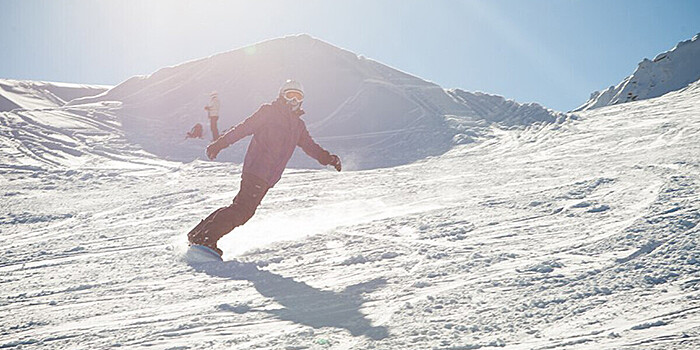 В праздничные выходные жители Алматы выбирают лыжи и сноуборд