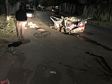 На Большой Затонской «Нексия» влетела в столб и разорвалась на части