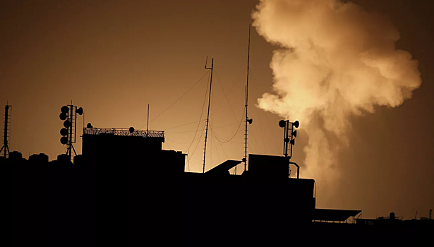 «Темно, как ночью»: из-за дыма пожаров в Якутии исчезло солнце