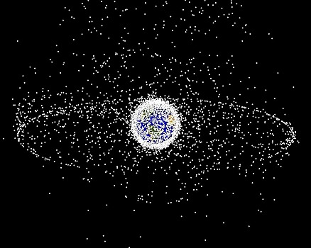Проблему космического мусора предложили решить с помощью платы за использование орбиты
