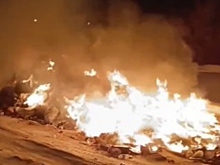 Взрыв газа из-за горящего мусоровоза удалось предотвратить в Новосибирске