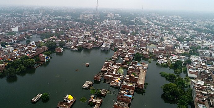 На западе Индии число жертв ливней и наводнений достигло 17 человек