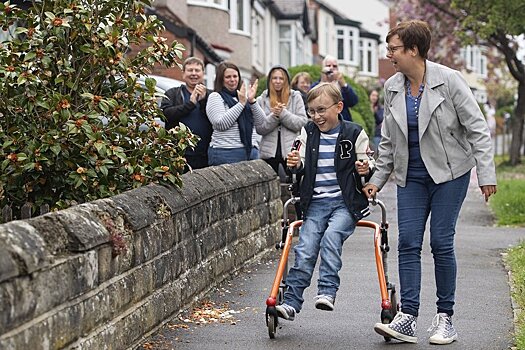 Мальчик-инвалид в Британии собрал 46 тысяч фунтов стерлингов для больницы