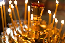 Суд назначил наказание подростку, прикурившему от свечи в храме