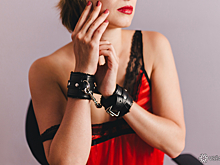 Муж проехал 15 километров на крыше автомобиля неверной жены в Таиланде