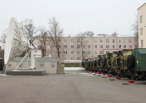 В Военной академии связи развернули уникальный подвижный учебный полигон