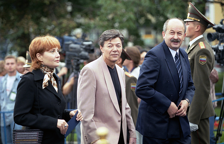  После окончания театрального училища имени Щукина в 1961 году Збруева приняли в труппу театра им. Ленинского комсомола. С тех пор его жизнью стал «Ленком».