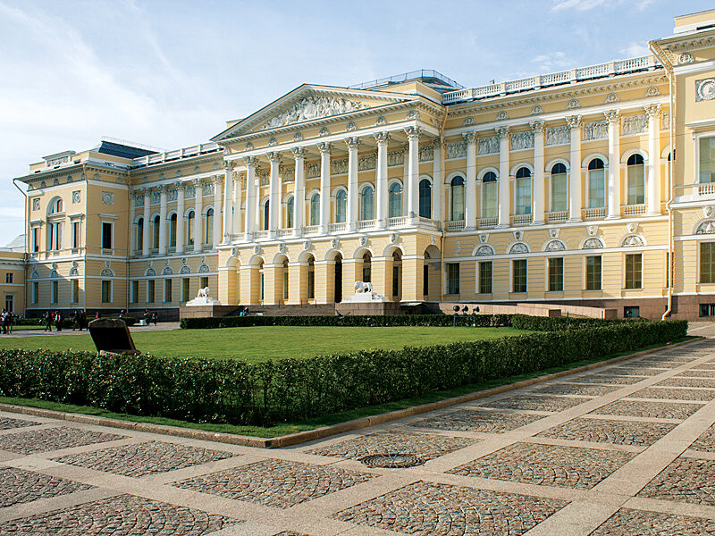 Около ста сотрудников Русского музея в Петербурге призвали директора не допустить его "разрушения" из-за реконструкции в Михайловском дворце