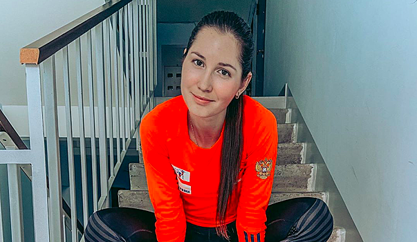 Российская биатлонистка показала эффективную тренировку в подъезде