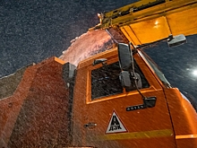 В Кемерове высыпали 90 тонн реагентов для борьбы с гололедом