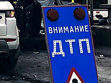 В Москве столкнулись пожарная автоцистерна и машина каршеринга