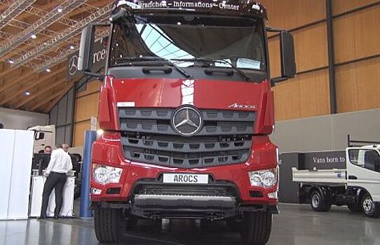 В Москве на выставке представили новый самосвал Mercedes-Benz Arocs 4145 K