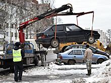 В Вологде началась эвакуация машин, припаркованных в неположенном месте и мешающих уборке снега