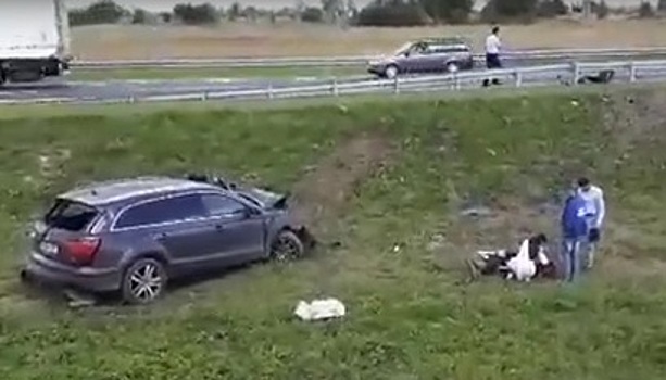 На трассе Калининград — Черняховск автомобиль Audi Q7 вылетел в кювет