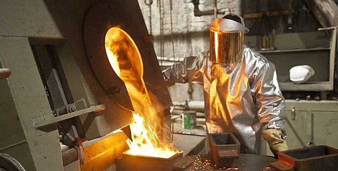 Золото дорожает на фоне ослабления курса доллара