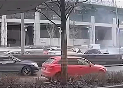 Появилось видео массового ДТП в центре Москвы с участием популярного блогера