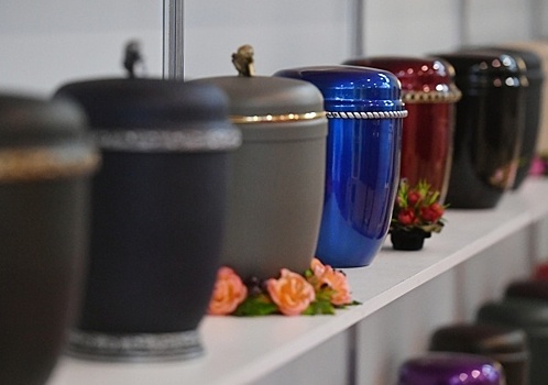 Власти Москвы проверят цены на погребальные урны в крематориях