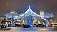 В Москве установлено пять «транспортных» елок