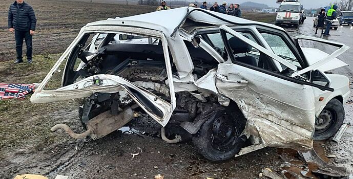 На Дону в лобовом столкновении погиб 18-летний водитель