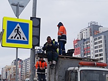 В Челябинске инспекторы ГИБДД заменили неработающие светофоры