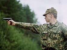 Макаров: человек и пистолет