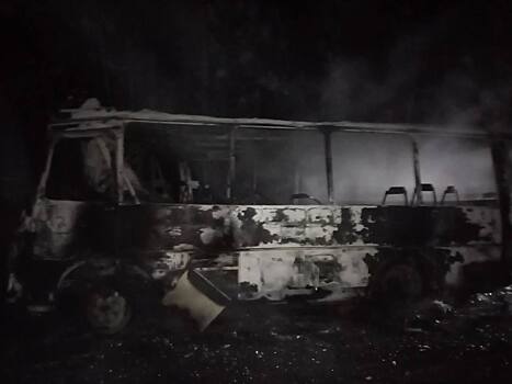 В Томской области автобус с вахтовиками въехал в лесовоз