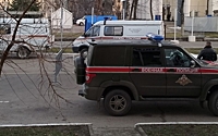 Беспилотник врезался в многоквартирный дом в Белгороде