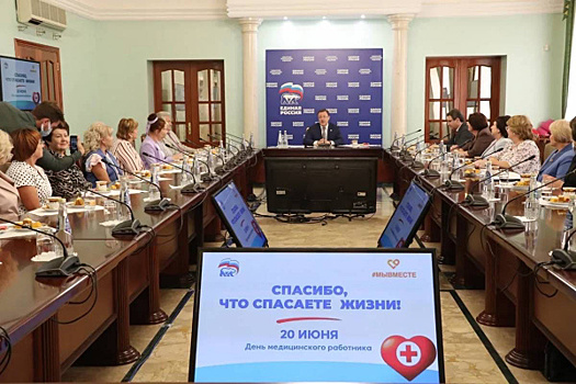 Дмитрий Азаров - медицинским работникам: "Спасибо, что спасаете жизни!"