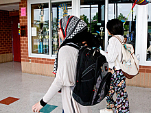 Российские мусульмане оценили требование к девочкам носить платки в школе