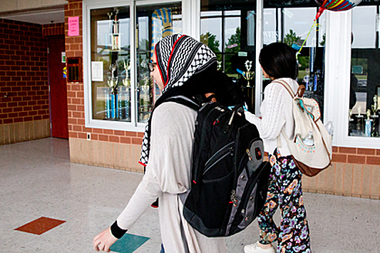 Российские мусульмане оценили требование к девочкам носить платки в школе