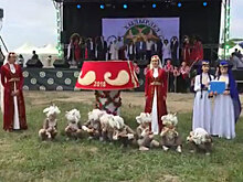 Хыдырлез в Бахчисарае: танцы, угощения и самая большая феска в мире