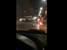 В центре Саратова Granta провалилась под асфальт