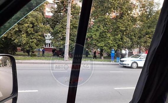 В Курске Рено опрокинулся на крышу, водитель сбежал