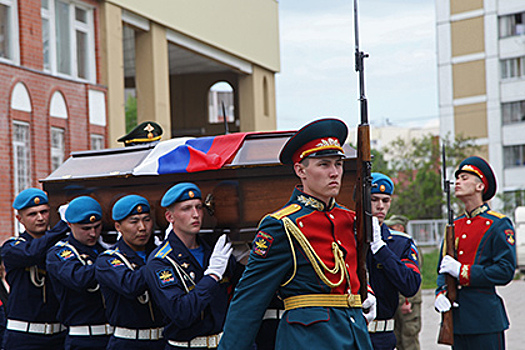 В Воронеже установили мемориальную доску в честь погибшего в Сирии военного