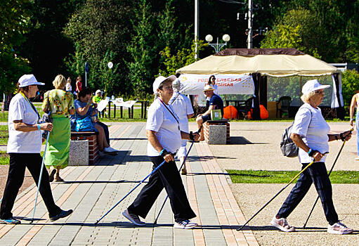 Летний фестиваль по скандинавской ходьбе организуют во Дворце детского спорта