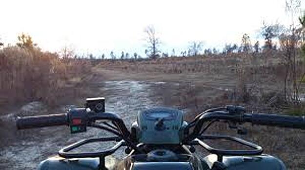 Квадроцикл влетел в отбойник под Дзержинском: водитель погиб