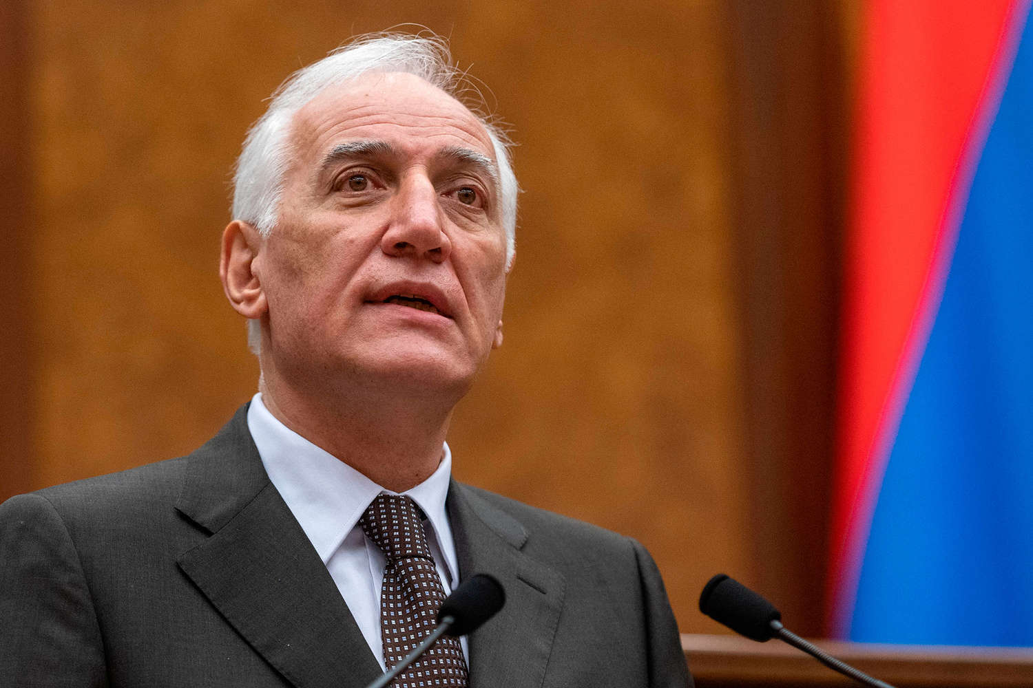 Курьез с микрофоном произошел с президентом Армении во время визита в Грецию